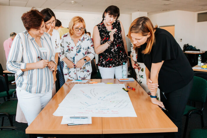 Warsztaty i szkolenia w obszarze myślenia krytycznego