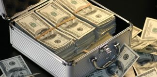 Ile zarabia pracownik młodociany w McDonald?