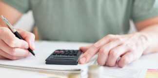 Moc bierna – ukryty koszt i techniczne wyzwanie. Kompletny przewodnik dla świadomego przedsiębiorcy