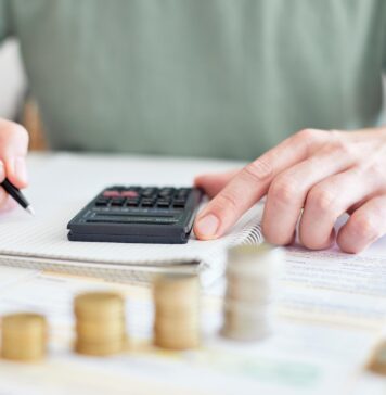 Moc bierna – ukryty koszt i techniczne wyzwanie. Kompletny przewodnik dla świadomego przedsiębiorcy Moc bierna – ukryty koszt i techniczne wyzwanie. Kompletny przewodnik dla świadomego przedsiębiorcy